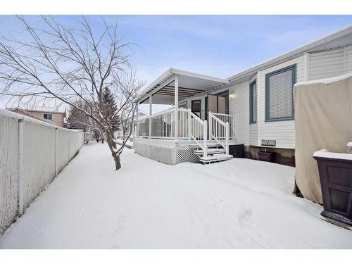 54 Rivercrest Villas Se, Calgary, AB - Outdoor