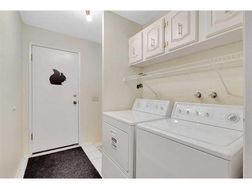 5-35 Oakmount Court Sw, Calgary, AB - Indoor Photo Showing Laundry Room