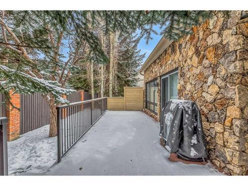 5-35 Oakmount Court Sw, Calgary, AB - Outdoor