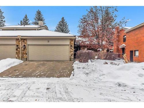 5-35 Oakmount Court Sw, Calgary, AB - Outdoor