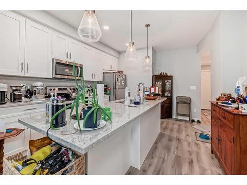 112-150 Shawnee Square Sw, Calgary, AB - Indoor Photo Showing Kitchen With Upgraded Kitchen