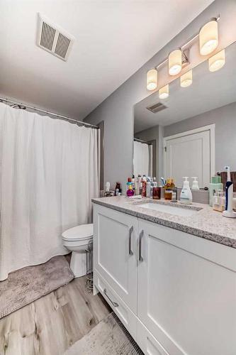 112-150 Shawnee Square Sw, Calgary, AB - Indoor Photo Showing Bathroom