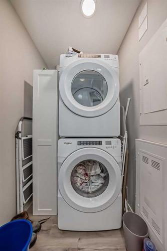 112-150 Shawnee Square Sw, Calgary, AB - Indoor Photo Showing Laundry Room