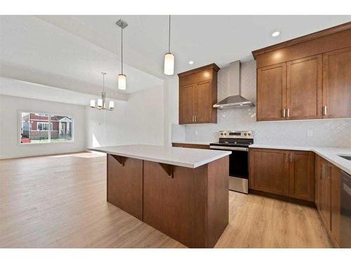 722 Bayview Hill Sw, Airdrie, AB - Indoor Photo Showing Kitchen With Upgraded Kitchen