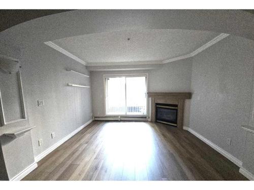 102-881 15 Avenue Sw, Calgary, AB - Indoor Photo Showing Living Room With Fireplace