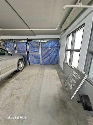 102-881 15 Avenue Sw, Calgary, AB - Indoor Photo Showing Garage