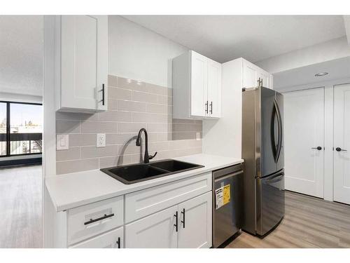 514-9800 Horton Road Sw, Calgary, AB - Indoor Photo Showing Kitchen With Double Sink