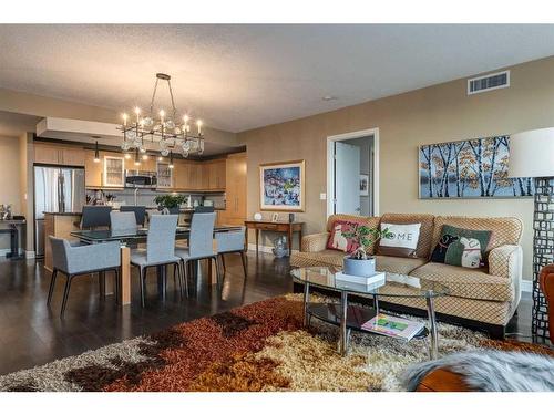 1603-817 15 Avenue Sw, Calgary, AB - Indoor Photo Showing Living Room