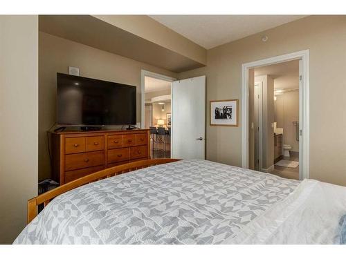 1603-817 15 Avenue Sw, Calgary, AB - Indoor Photo Showing Bedroom