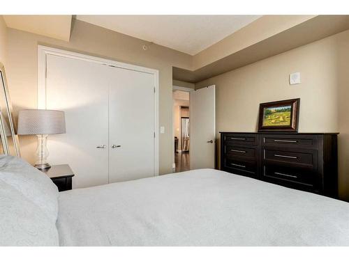 1603-817 15 Avenue Sw, Calgary, AB - Indoor Photo Showing Bedroom