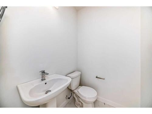 33 Cobbleridge Place, Airdrie, AB - Indoor Photo Showing Bathroom