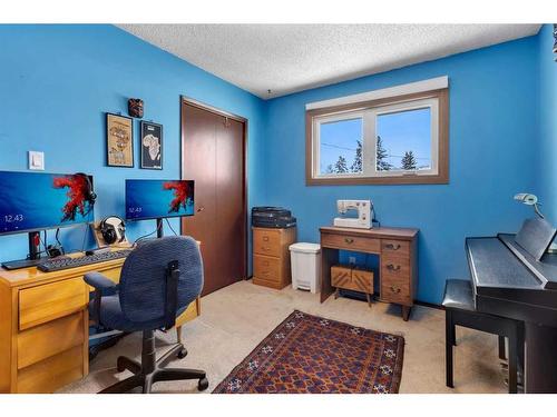 4431 21 Avenue Nw, Calgary, AB - Indoor Photo Showing Office