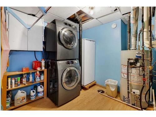 4431 21 Avenue Nw, Calgary, AB - Indoor Photo Showing Laundry Room