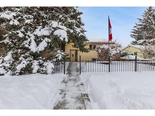 4431 21 Avenue Nw, Calgary, AB - Outdoor