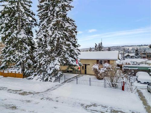 4431 21 Avenue Nw, Calgary, AB - Outdoor