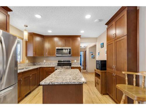 4431 21 Avenue Nw, Calgary, AB - Indoor Photo Showing Kitchen With Stainless Steel Kitchen