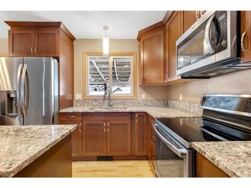 4431 21 Avenue Nw, Calgary, AB - Indoor Photo Showing Kitchen With Stainless Steel Kitchen With Double Sink With Upgraded Kitchen