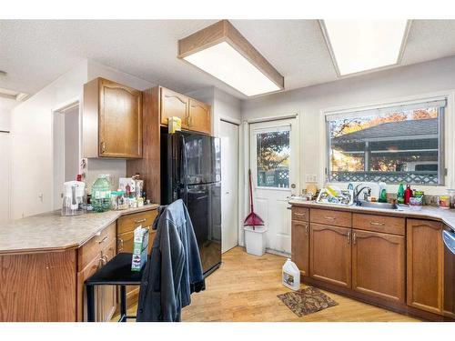 2828 Dovely Park Se, Calgary, AB - Indoor Photo Showing Kitchen