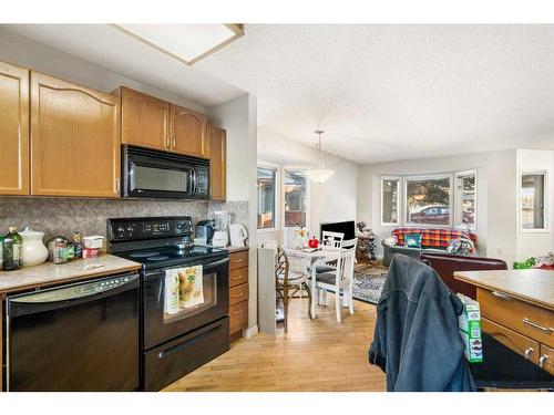 2828 Dovely Park Se, Calgary, AB - Indoor Photo Showing Kitchen