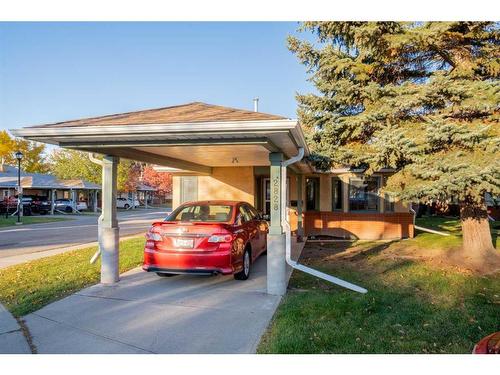 2828 Dovely Park Se, Calgary, AB - Outdoor