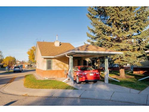 2828 Dovely Park Se, Calgary, AB - Outdoor