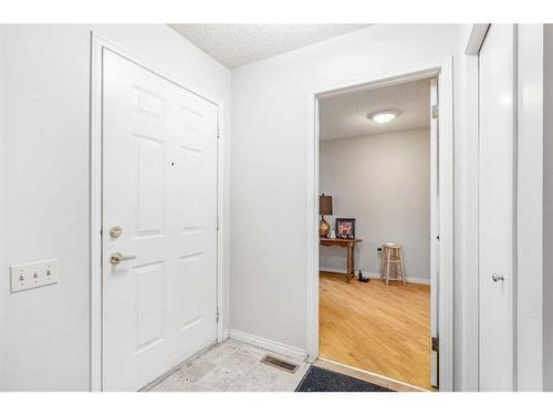 2828 Dovely Park Se, Calgary, AB - Indoor Photo Showing Other Room