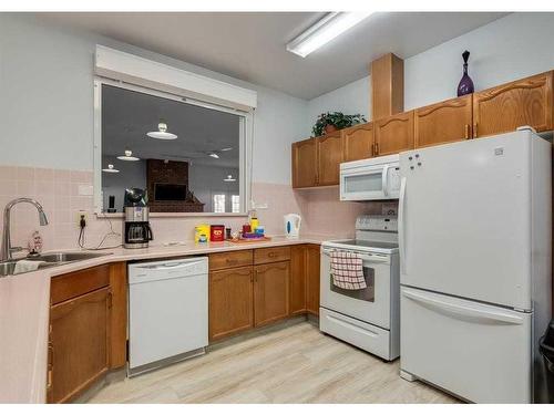 2828 Dovely Park Se, Calgary, AB - Indoor Photo Showing Kitchen With Double Sink