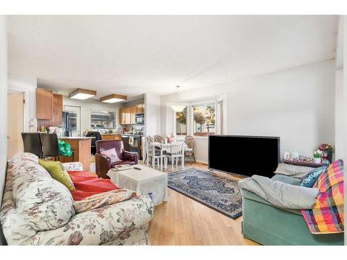 2828 Dovely Park Se, Calgary, AB - Indoor Photo Showing Living Room