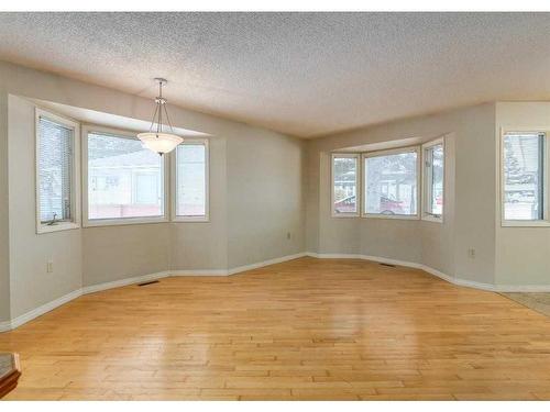 2828 Dovely Park Se, Calgary, AB - Indoor Photo Showing Other Room