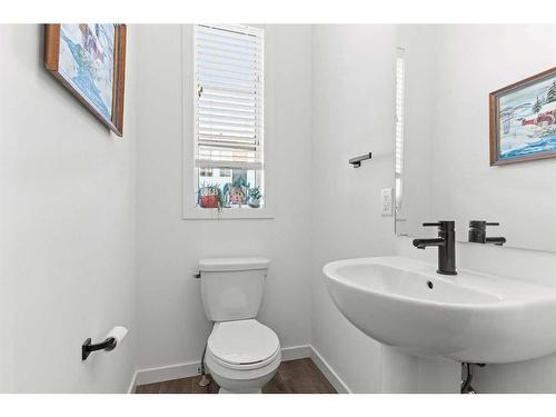 22 Walgrove Common Se, Calgary, AB - Indoor Photo Showing Bathroom