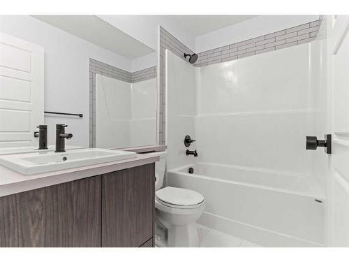 22 Walgrove Common Se, Calgary, AB - Indoor Photo Showing Bathroom