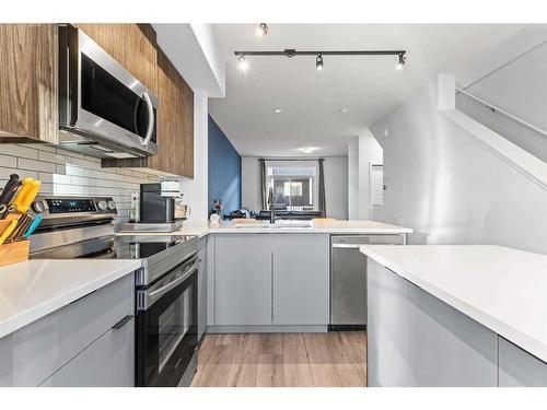 22 Walgrove Common Se, Calgary, AB - Indoor Photo Showing Kitchen With Upgraded Kitchen