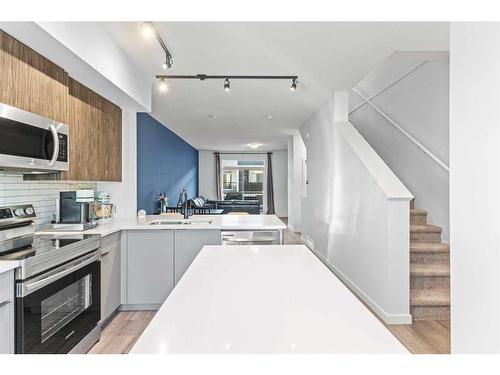 22 Walgrove Common Se, Calgary, AB - Indoor Photo Showing Kitchen