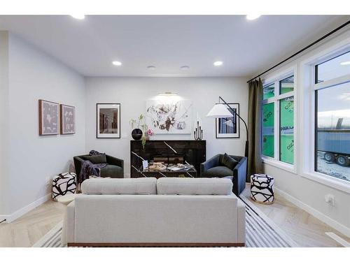 104 Sundown Crescent, Cochrane, AB - Indoor Photo Showing Living Room