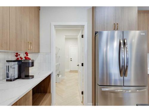 104 Sundown Crescent, Cochrane, AB - Indoor Photo Showing Kitchen