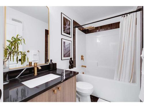 104 Sundown Crescent, Cochrane, AB - Indoor Photo Showing Bathroom