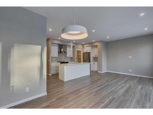 180 Magnolia Terrace Se, Calgary, AB - Indoor Photo Showing Kitchen