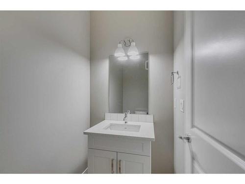 180 Magnolia Terrace Se, Calgary, AB - Indoor Photo Showing Bathroom