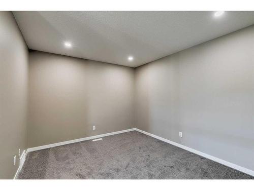 180 Magnolia Terrace Se, Calgary, AB - Indoor Photo Showing Other Room