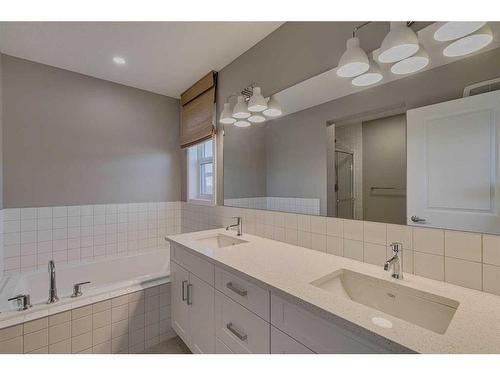 180 Magnolia Terrace Se, Calgary, AB - Indoor Photo Showing Bathroom