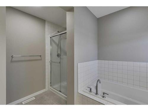 180 Magnolia Terrace Se, Calgary, AB - Indoor Photo Showing Bathroom