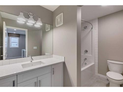 180 Magnolia Terrace Se, Calgary, AB - Indoor Photo Showing Bathroom