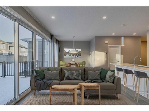 180 Magnolia Terrace Se, Calgary, AB - Indoor Photo Showing Living Room