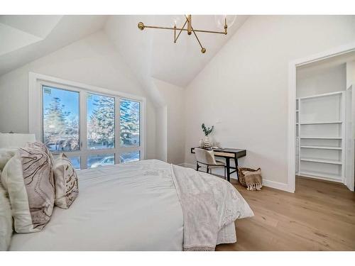 2812A 40 Street Sw, Calgary, AB - Indoor Photo Showing Bedroom