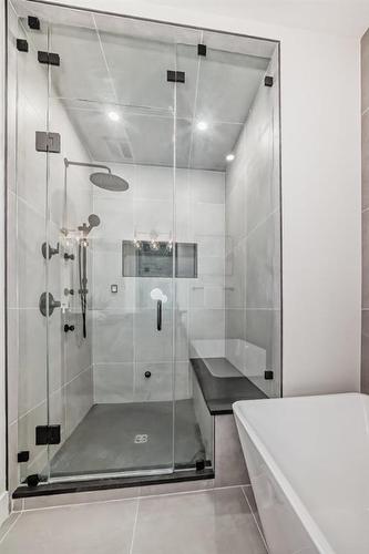 2812A 40 Street Sw, Calgary, AB - Indoor Photo Showing Bathroom