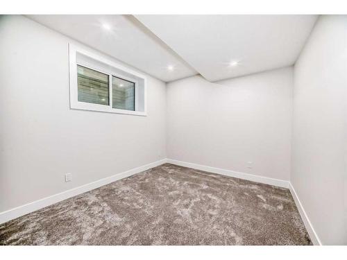 2812A 40 Street Sw, Calgary, AB - Indoor Photo Showing Other Room