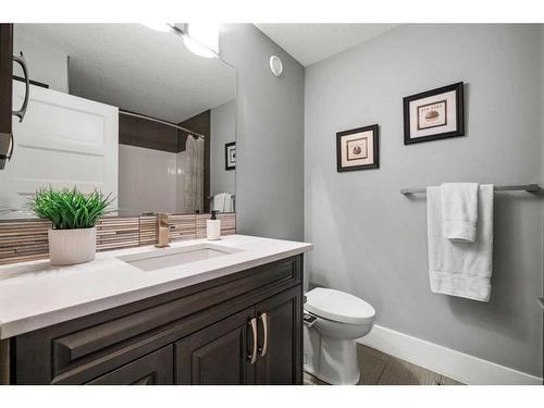 201 Stonemere Bay, Chestermere, AB - Indoor Photo Showing Bathroom