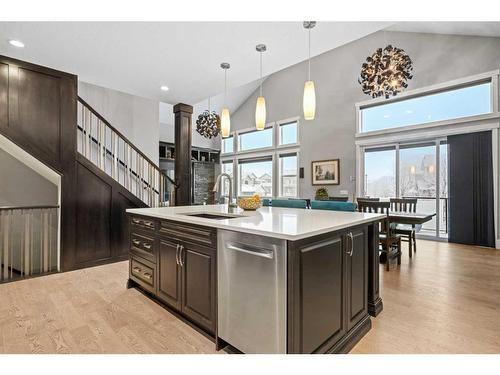 201 Stonemere Bay, Chestermere, AB - Indoor Photo Showing Kitchen