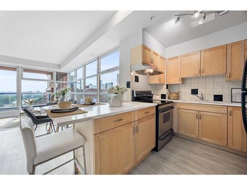 908-205 Riverfront Avenue Sw, Calgary, AB - Indoor Photo Showing Kitchen