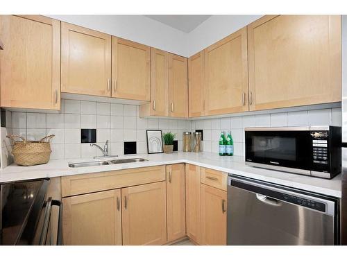 908-205 Riverfront Avenue Sw, Calgary, AB - Indoor Photo Showing Kitchen With Double Sink